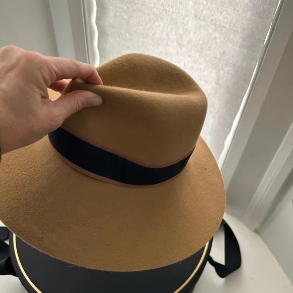 Zara hat with ribbon. Brand new in box. Size m. Never worn. - Picture 3 of 5